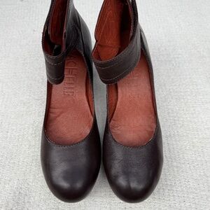 Elegant Brown Leather Sachelle Women's Shoes 11
